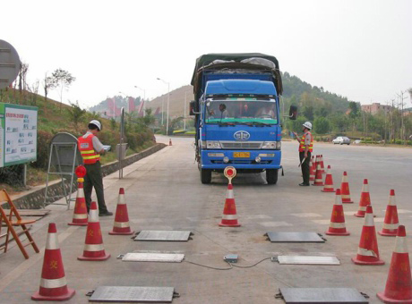 軸重秤-高速公路交警專用地磅、便攜式公路超載檢測(cè)系統(tǒng)